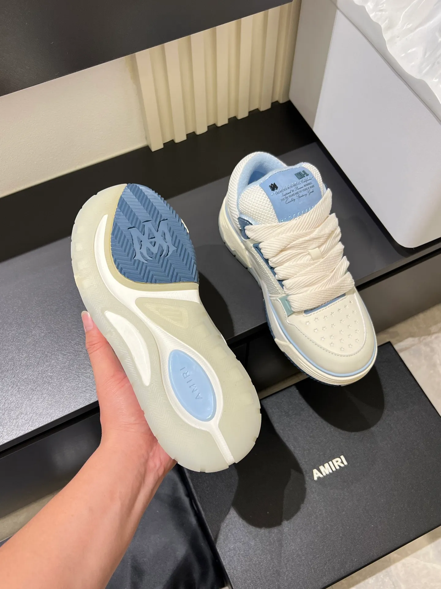 Men's shoes 💰p680 [AMIRI] 2025 spring and summer series new sneakers, new 🆕 bread shoes, bread shoes have a very special big tongue design, thickened outsole, rounded toe, oversized rubber sole and perforated star details, whoever wears them will look better! The appearance is responsible, the feet are retro and handsome! Size: 38-45